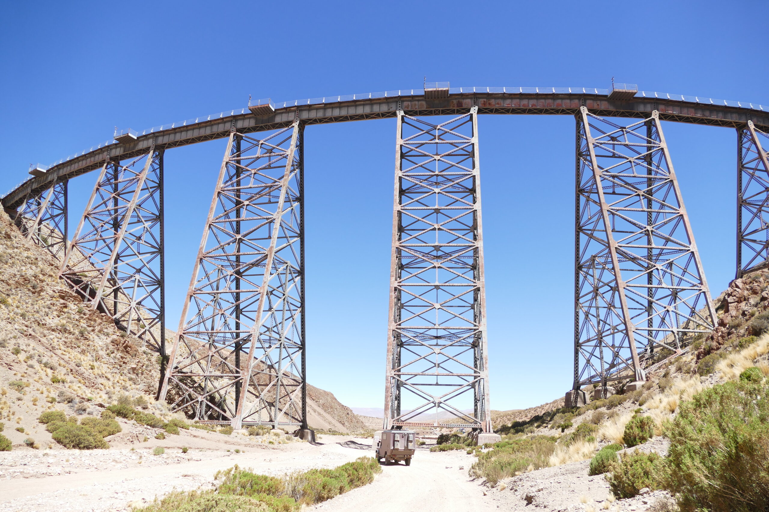 Bunte Steine und die höchste Eisenbahnstrecke der Welt