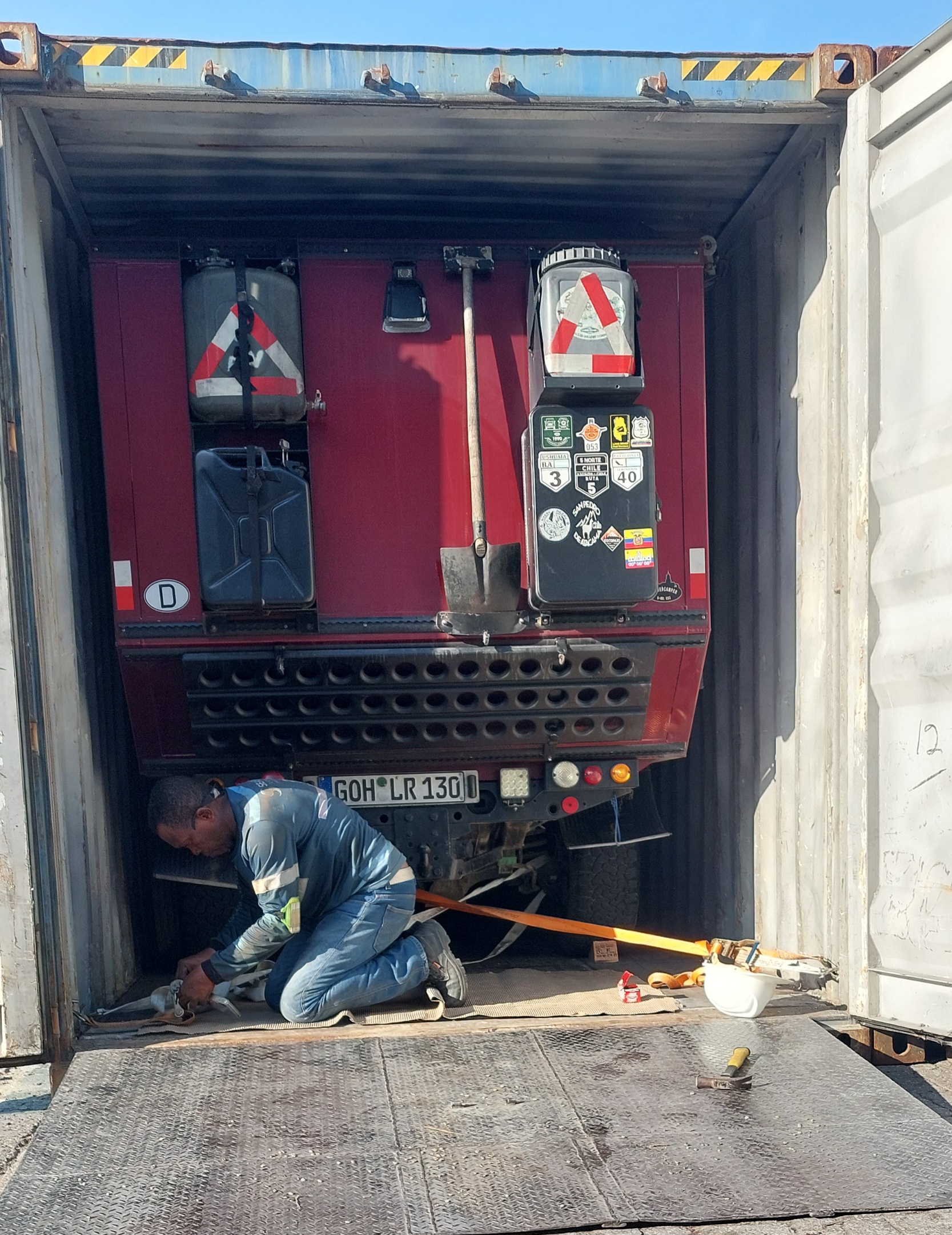 Wir verschiffen den Landy nach Panamá